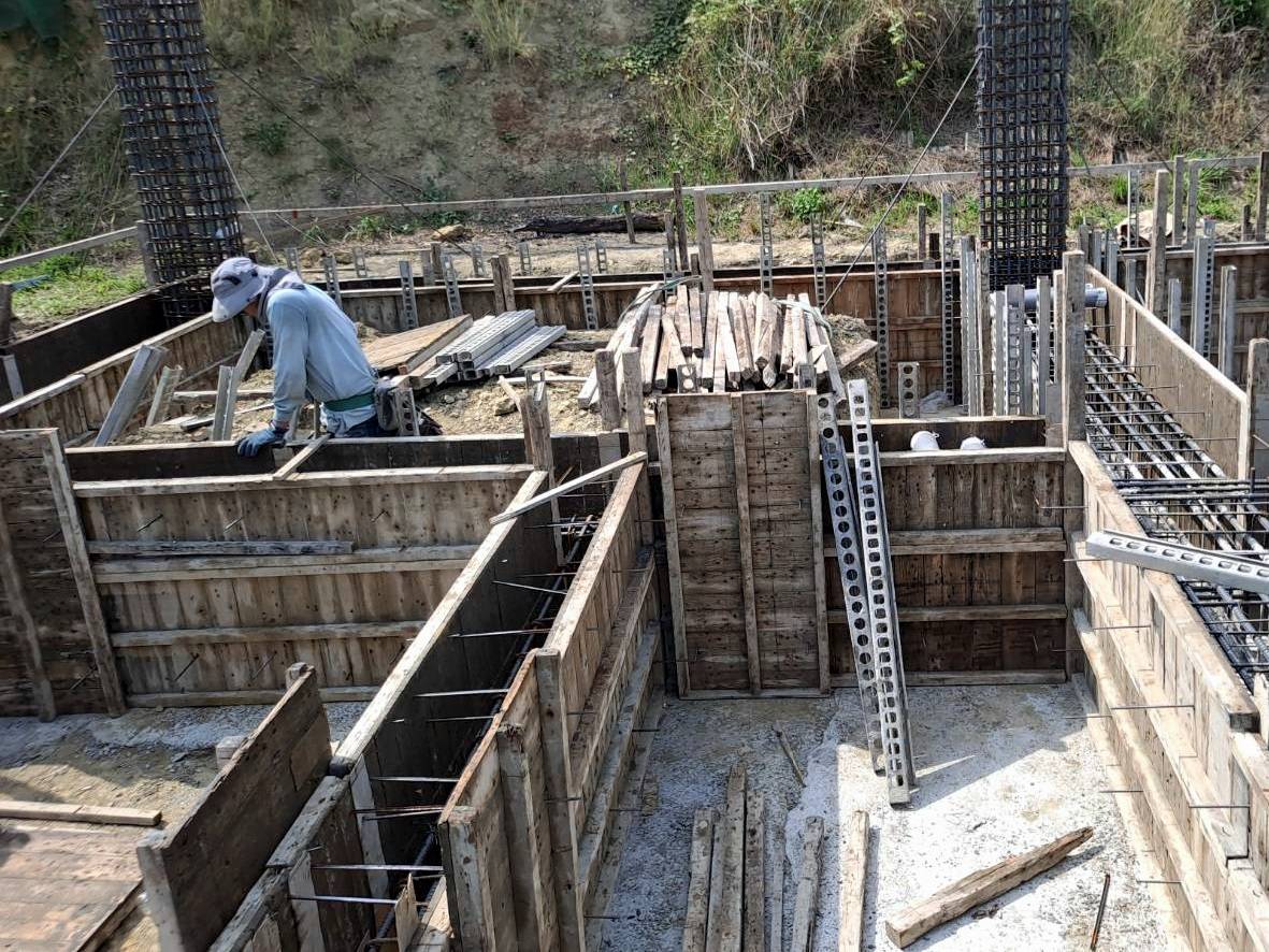 地基板模及綁鐵工程