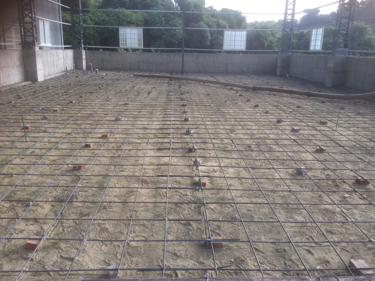 竹節鉄架設工程，防地板龜裂