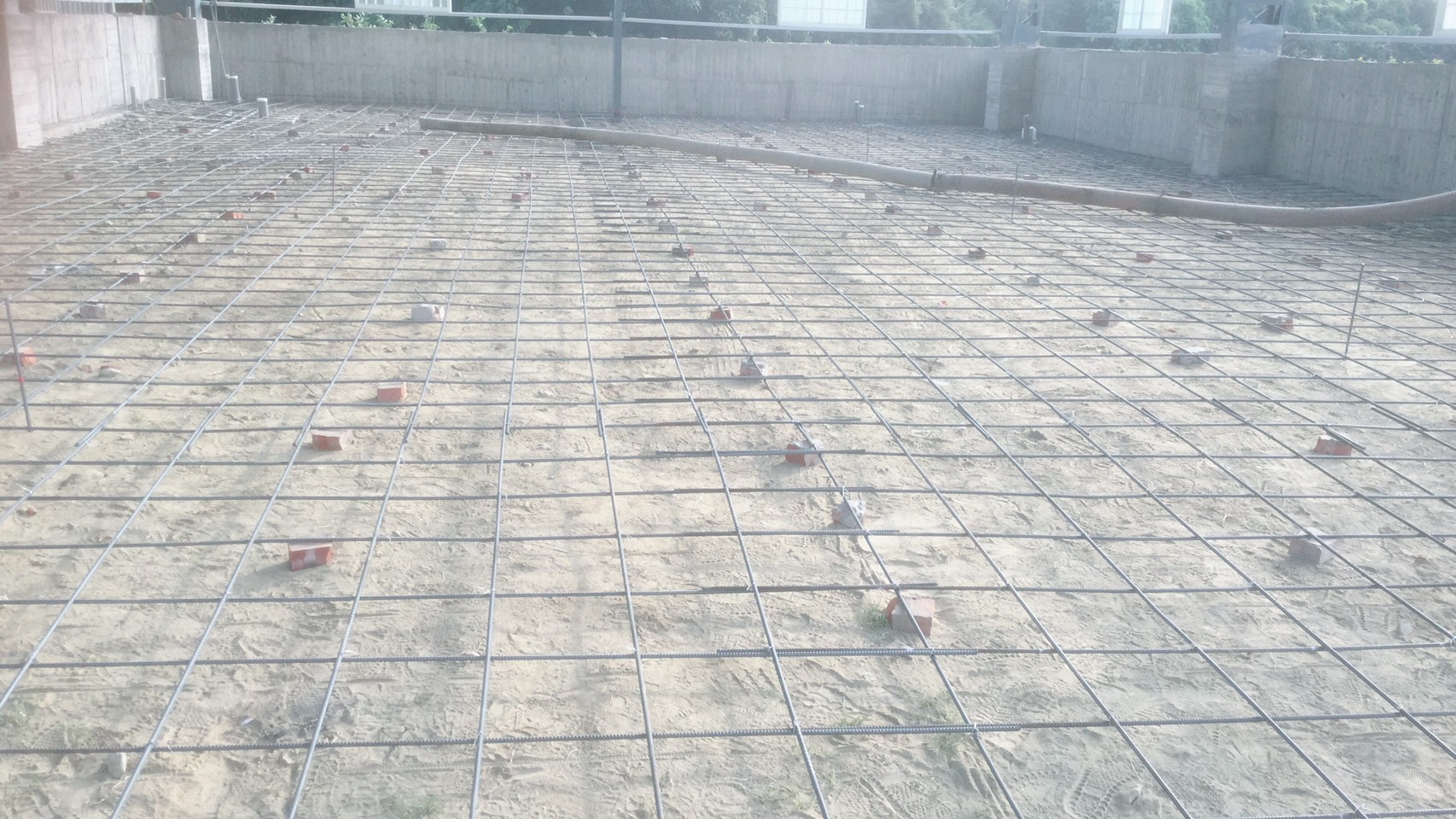 竹節鉄架設工程，防地板龜裂